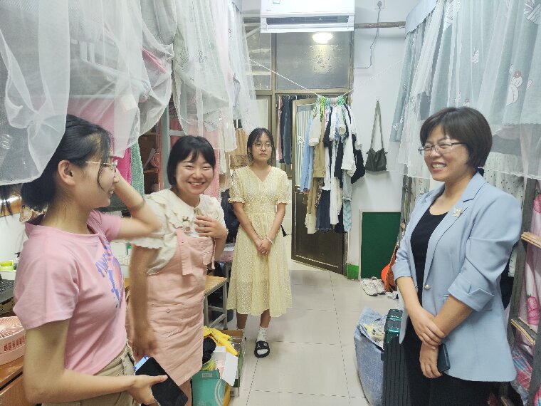 wepoker下载
深入毕业生宿舍慰问走访1(彩虹)0.jpg wepoker下载
深入毕业生宿舍慰问走访1(彩虹)0.jpg